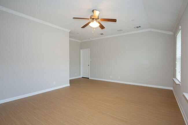 Building Photo - 1620 Bryant Dr