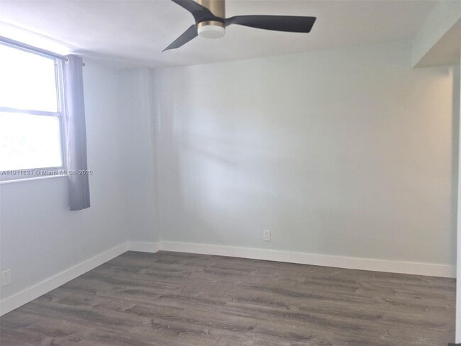 Building Photo - 1731 SE 15th St