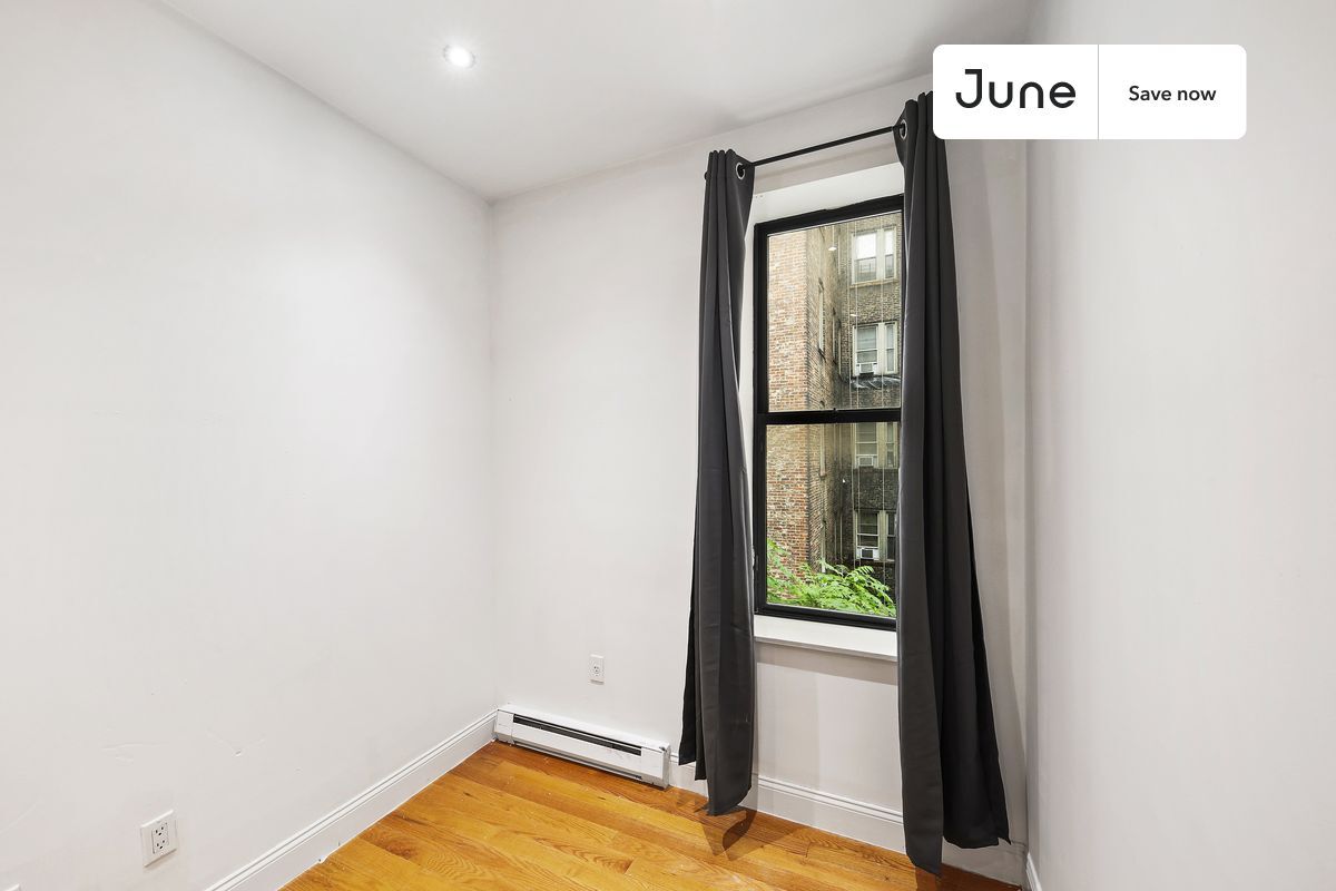 Building Photo - 235 W 109th St