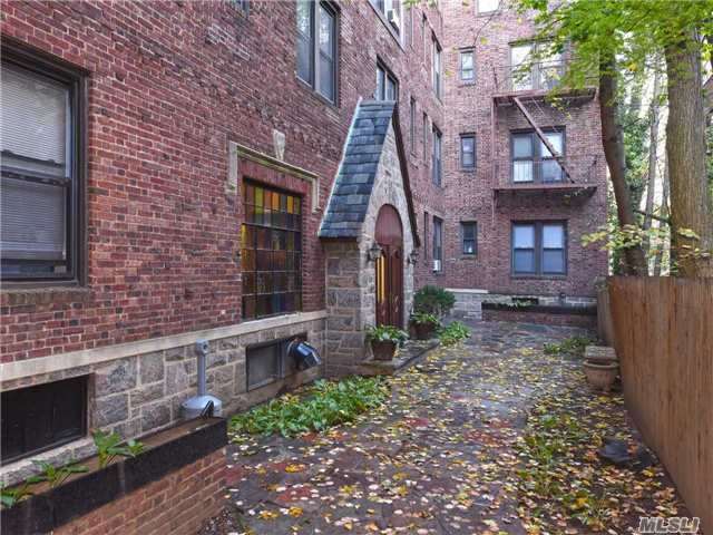 Building Photo - 1 Hillside Ave