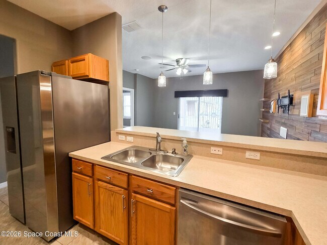 Building Photo - 1015 Venetian Dr