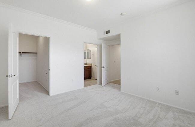 Building Photo - Single Level Condo - 2 Bedroom + Den With Views in Sabre Springs