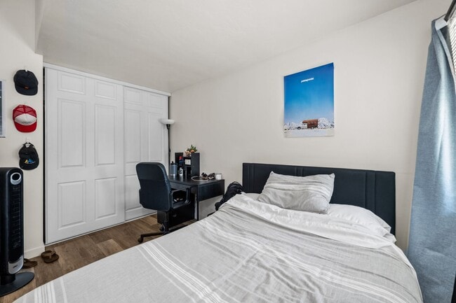 Building Photo - Two full kitchens + two washers & dryers!