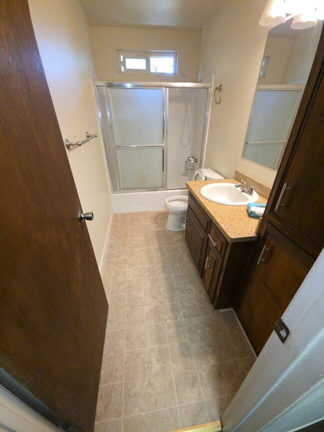 Building Photo - 209 Wright Ln