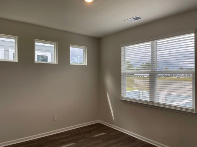 Building Photo - 3600 Whaley Wy