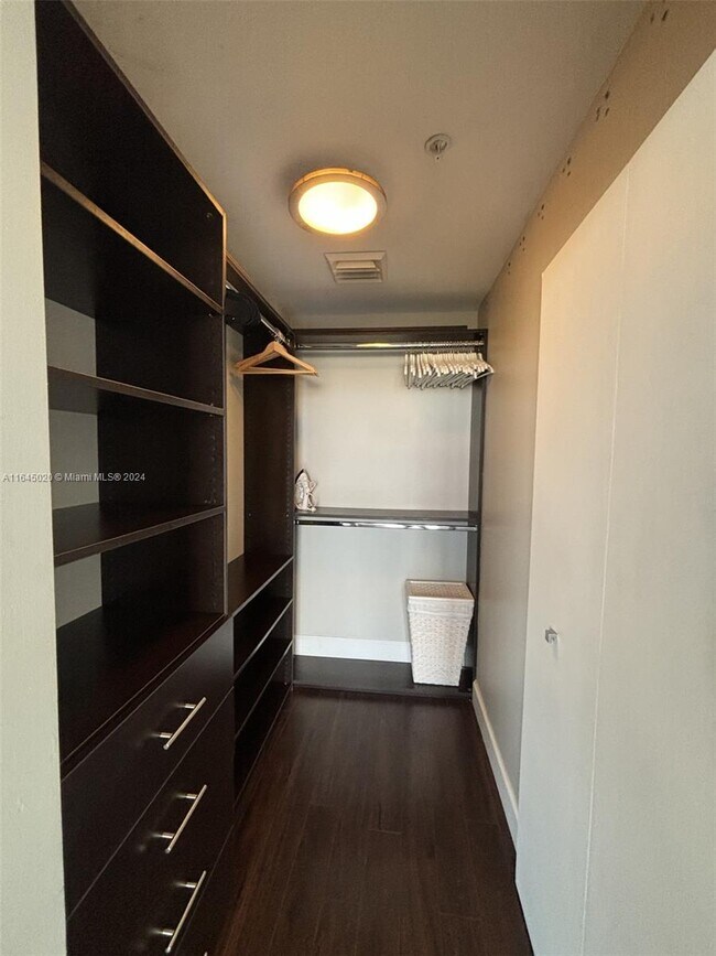 Building Photo - 3451 NE 1st Ave