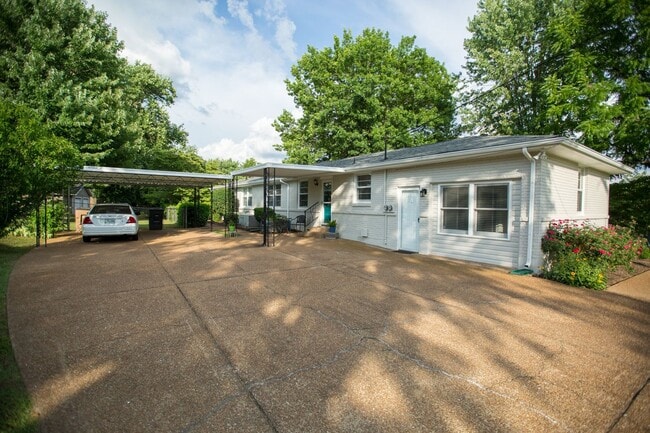 Building Photo - Beautiful East Nashville Renovated 3 Bed 1 Bath Home!