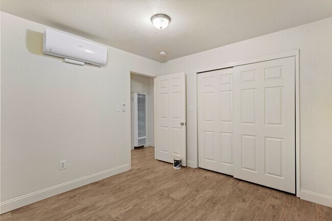 Building Photo - 521nha