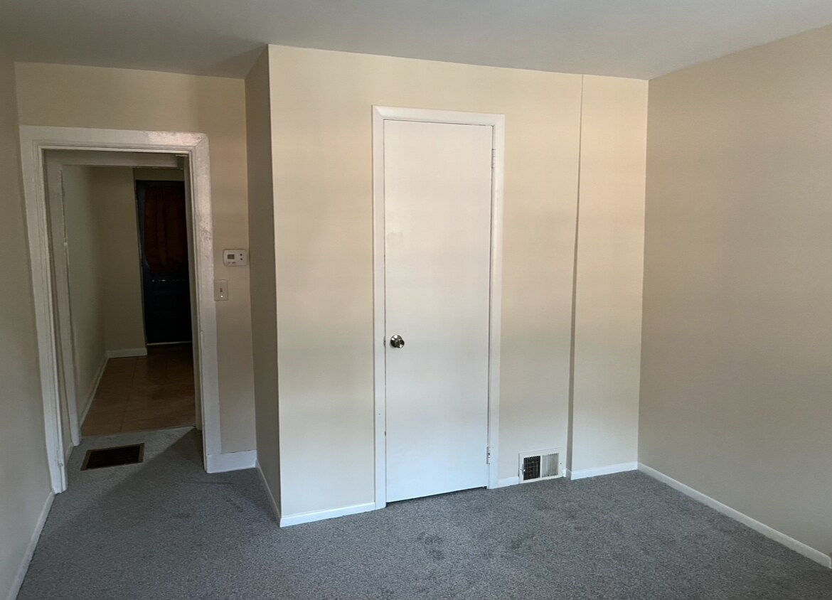 Building Photo - 16 East Main Street