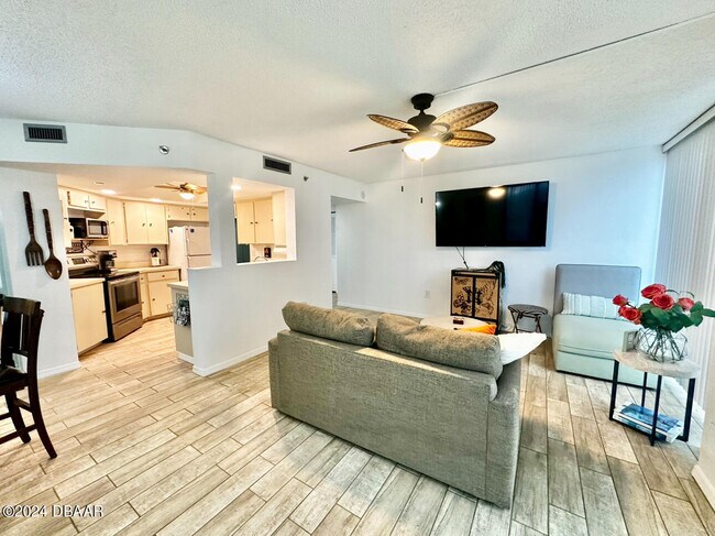 Building Photo - 1 Oceans W Blvd