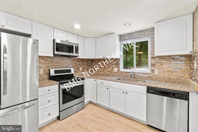 Building Photo - 8461 Yellow Leaf Ct