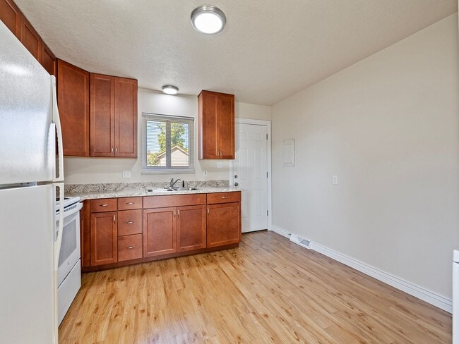Building Photo - Charming 2-Bed, 1-Bath Duplex in Greeley, CO!
