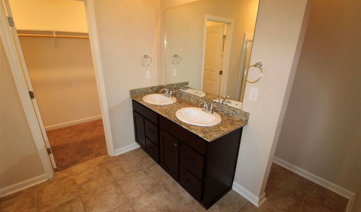 Building Photo - 6448 Oaks Edge Dr