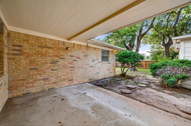 Building Photo - 9602 S Petersham Dr