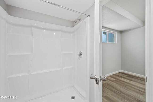 Building Photo - 3025 N 32nd St