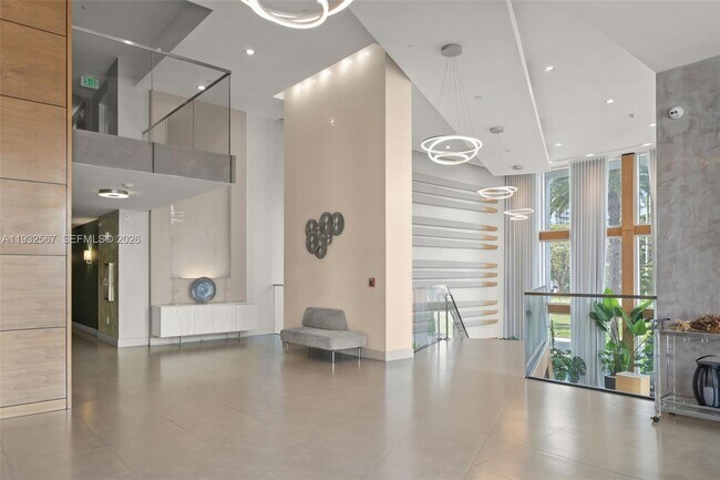 Building Photo - 600 NE 27th St