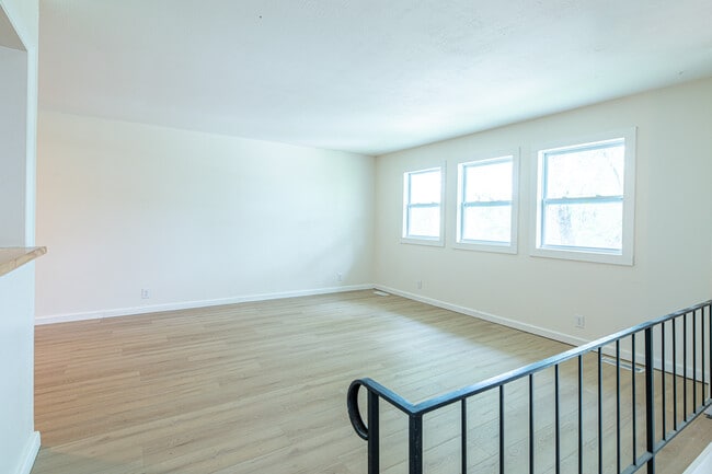 Building Photo - 307 McMaster Pl