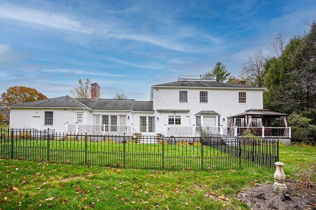 Building Photo - 14 Horseshoe Ln