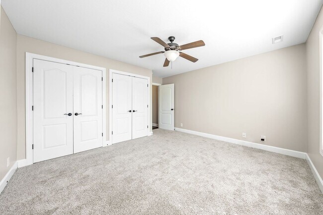 Building Photo - Pet Friendly Three Bedroom with Bonus!