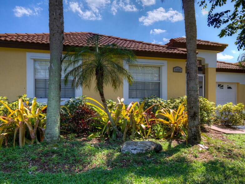 Primary Photo - 4900 NW 56th St