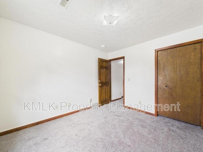 Building Photo - 456 Allyn St