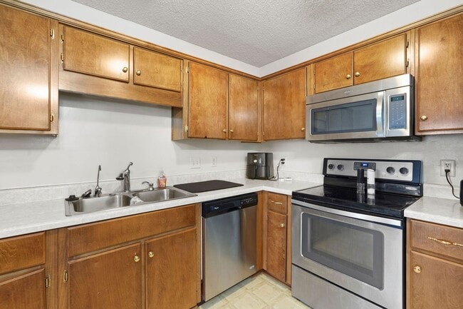 Building Photo - Charming Brick Single Family Home in Hinesville For Lease!