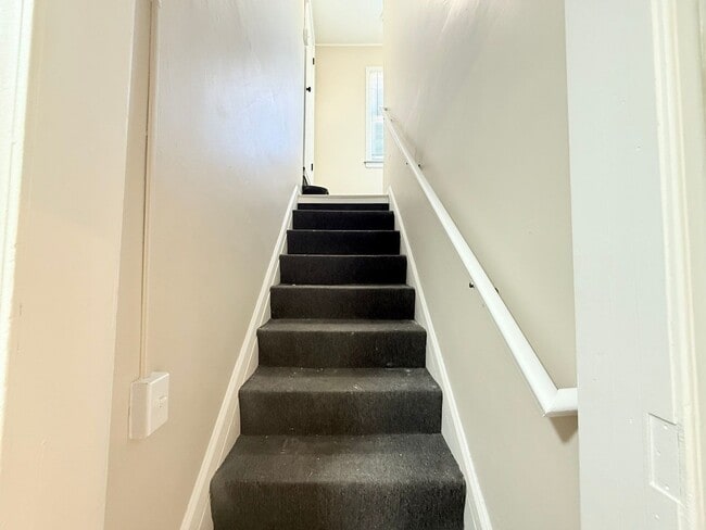 Building Photo - Freshly Renovated 4-Bedroom Home – Quality...