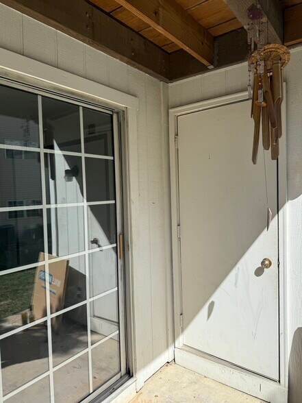 Building Photo - 114 Fort Evans Rd NE