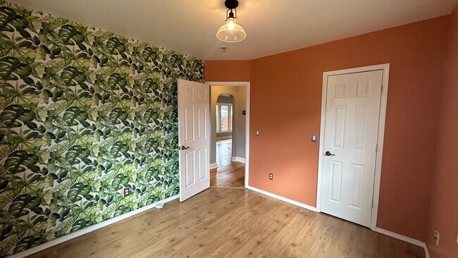 Building Photo - Portland Original Bungalow! Hardwoods, Lar...