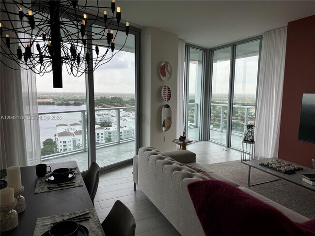Building Photo - 2000 Metropica Wy