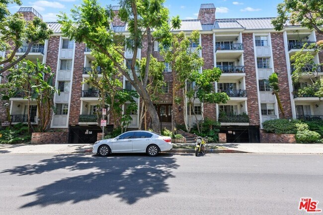 Building Photo - 1375 Kelton Ave