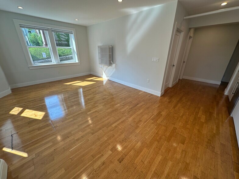 Building Photo - 36 Madison St