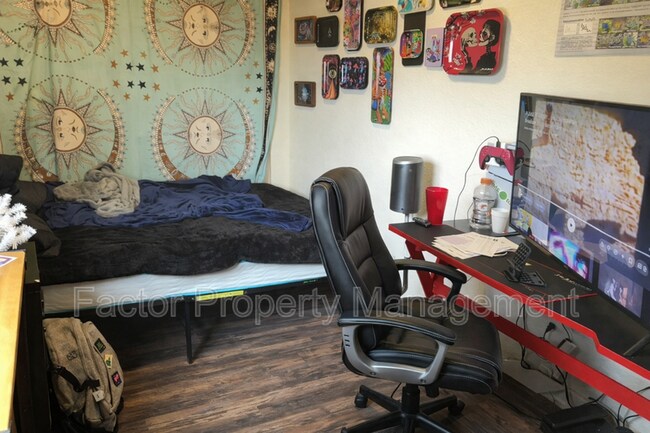 Building Photo - 103 Locust St