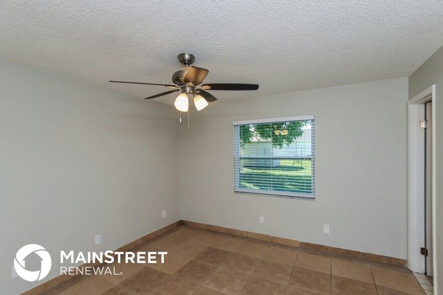 Building Photo - 2146 Sandalwood Dr