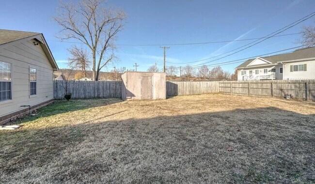 Building Photo - 1103 E 63rd St