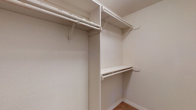 Building Photo - FREE DECEMBER RENT!!