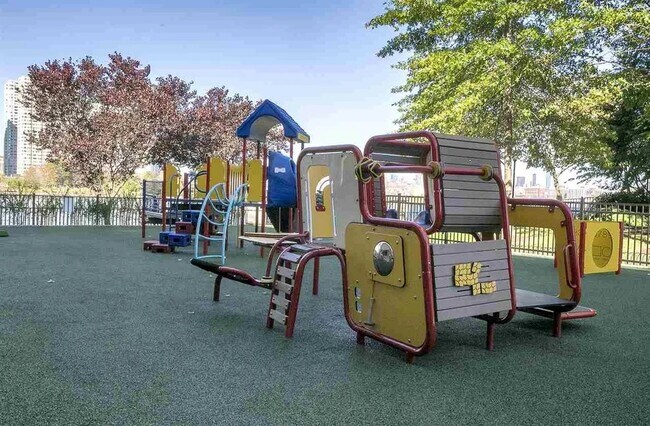 Building Photo - 20 2nd St