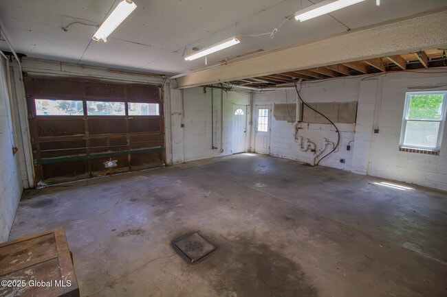 Building Photo - 10 Bailey Ave
