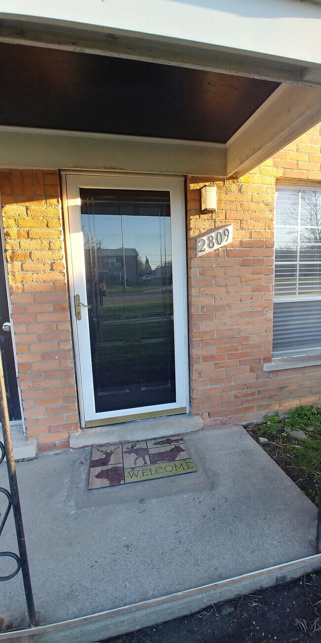 Building Photo - 2809 W 13 Mile Rd