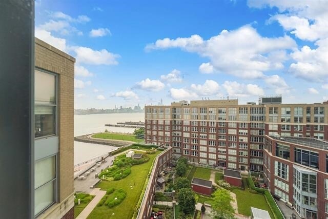 Building Photo - 1125 Maxwell Ln