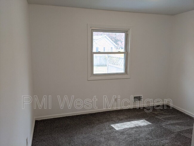 Building Photo - 2102 36th St SW