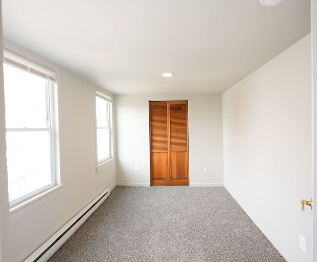 Building Photo - 334 Ann St