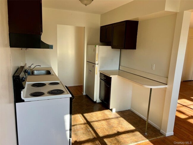 Building Photo - 63 Kenwood Dr