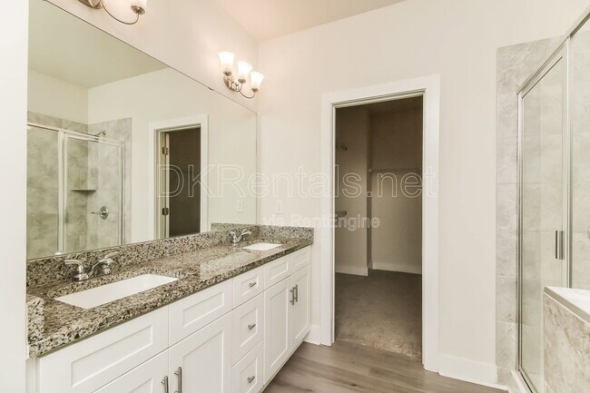 Building Photo - 140 Stewart Glen Dr