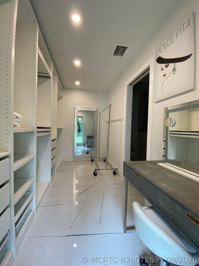 Building Photo - 661 W Rambling Dr