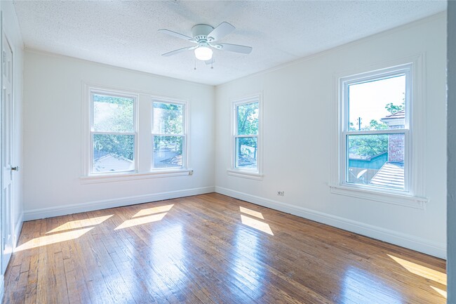 Building Photo - 3210 Oakdale St