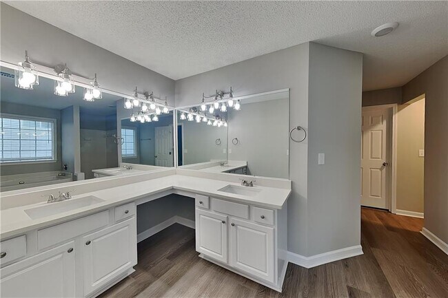 Building Photo - 3206 Claybrooke Dr NE