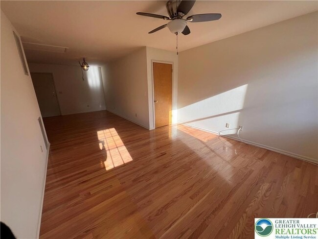 Building Photo - 2915 Schoenersville Rd