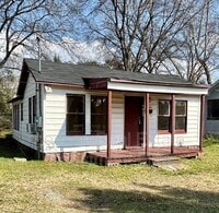 Building Photo - 2621 Trichel St