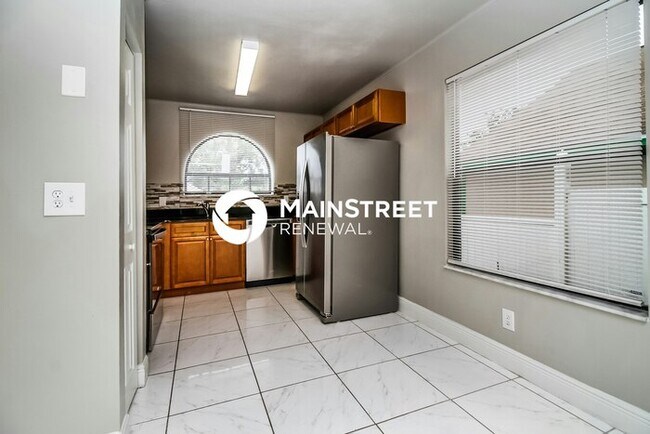 Building Photo - 3 Bedroom Pet-Friendly Home in APOPKA, FL with Main Street Renewal